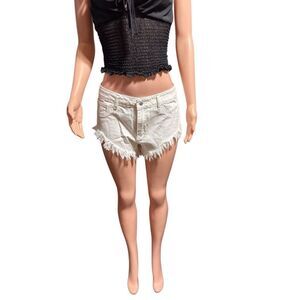 SHEIN women’s white denim frayed hem shorts M/30